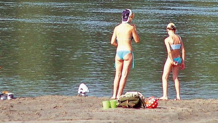 Nudisti in fiume: denunce dietro l'angolo