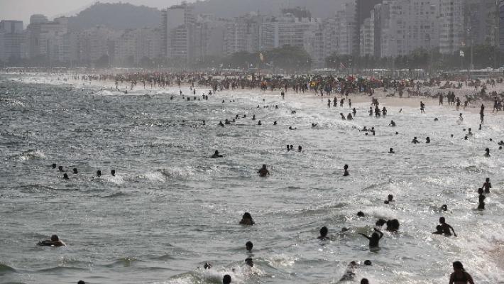 Brasile, a Rio torna libero l'accesso alle spiagge