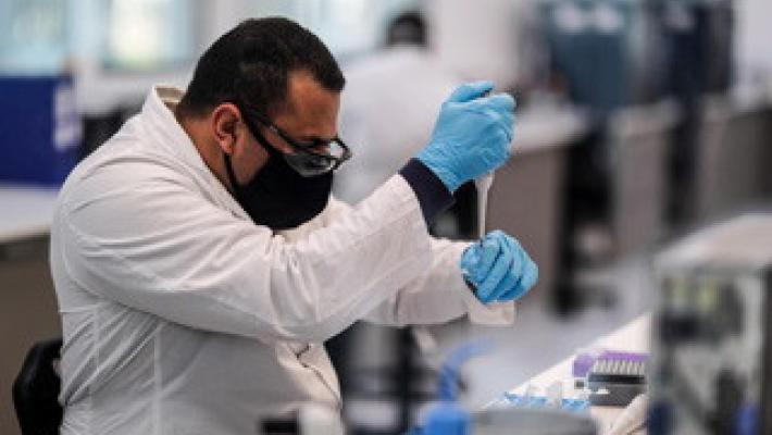 L'Italia parte con la sperimentazione di fase 3 del vaccino di Oxford 