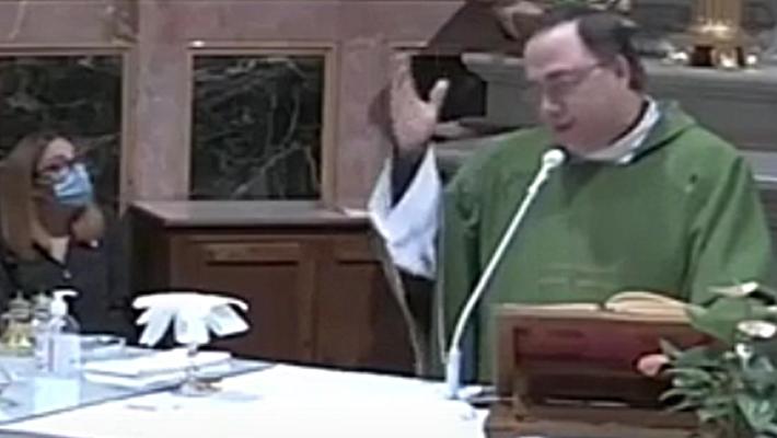 "L'aborto peggio della pedofilia", bufera su un prete di  Macerata