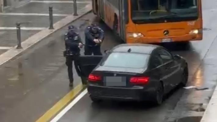 Via D'Azeglio, tutte le accuse all'albanese. I residenti: «Lo vedevamo spesso. Siamo sotto choc»