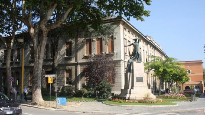 I genitori della D'Annunzio: «Le aule sono fredde». Il Comune verifica: «Temperatura a 20 gradi»
