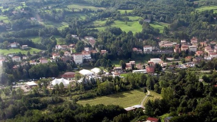 Niente "sbandierato" parmigiano-reggiano nei piatti della gastronomia: denunciato per frode