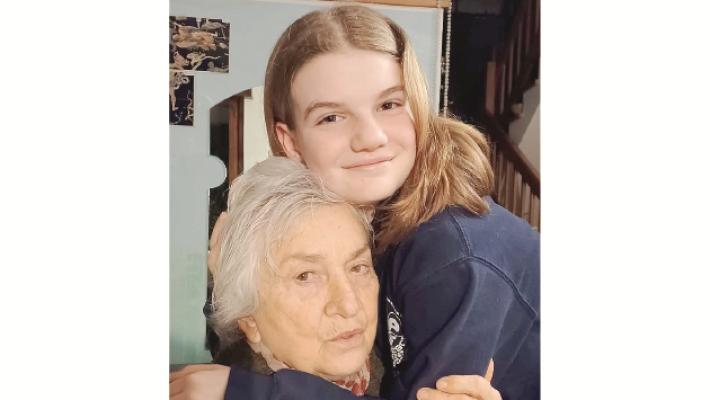 Arianna, 12 anni: «La nonna non respirava: così sono riuscita a salvarla»
