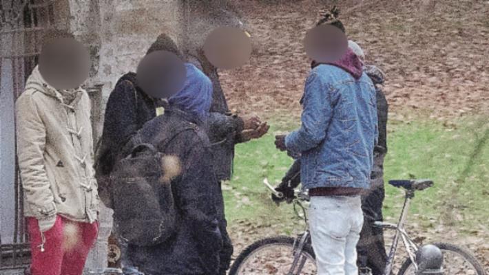 Parco Ducale, troupe di Mediaset aggredita da una banda di spacciatori