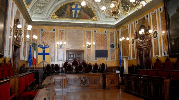 «Grazie alle forze dell'ordine». E la commissione si divide