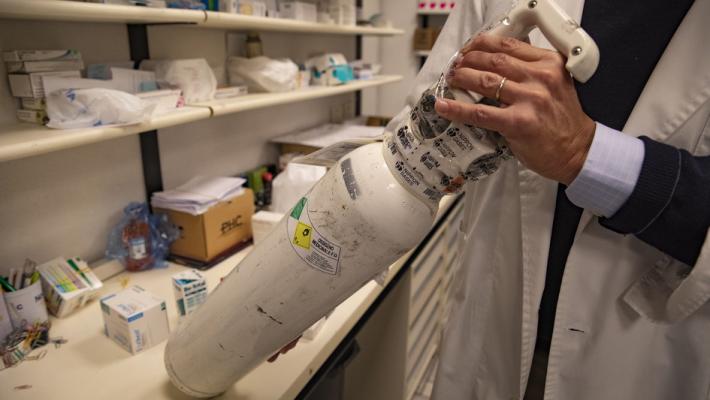 «Restituiteci le bombole d'ossigeno vuote»
