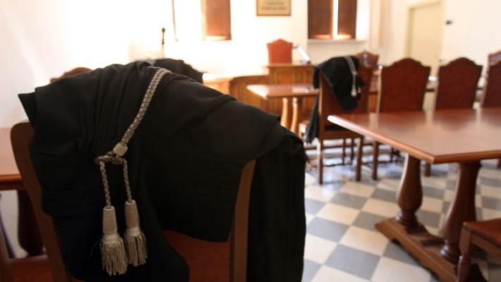 Contraccettivo finisce in un polmone, ginecologo indagato