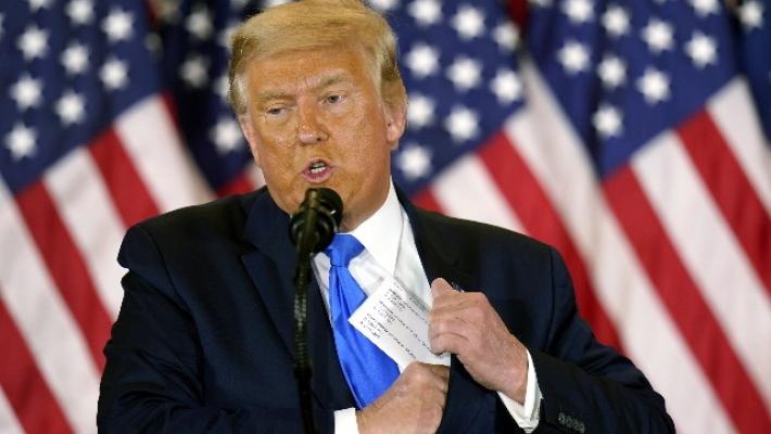 Trump: "Non cedo la vittoria, le  elezioni sono state truccate" e Twitter lo censura