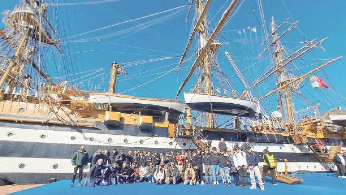 L'Itis da Vinci in gita sull’Amerigo Vespucci