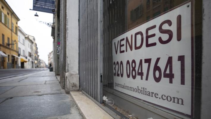 Troppi negozi sfitti e «incongrui», il Ccv non ci sta