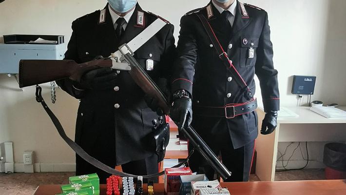 Aveva al domicilio fucili e cartucce illegalmente detenute: denunciato 49enne