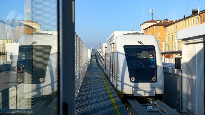 Parte oggi la navetta elettrica  che collega la stazione  di Bologna all'aeroporto  in 7 minuti