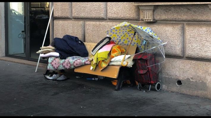 Clochard multato, troppo lontano da casa