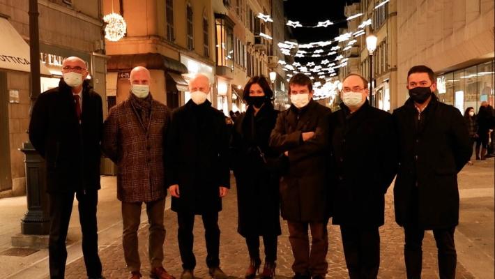  Iniziano ad accendersi le luminarie di Natale