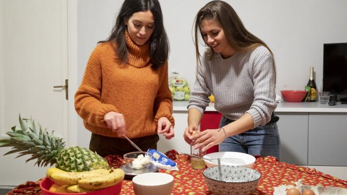 Il coprifuoco dei giovani: tecnologia, cucina e fantasia