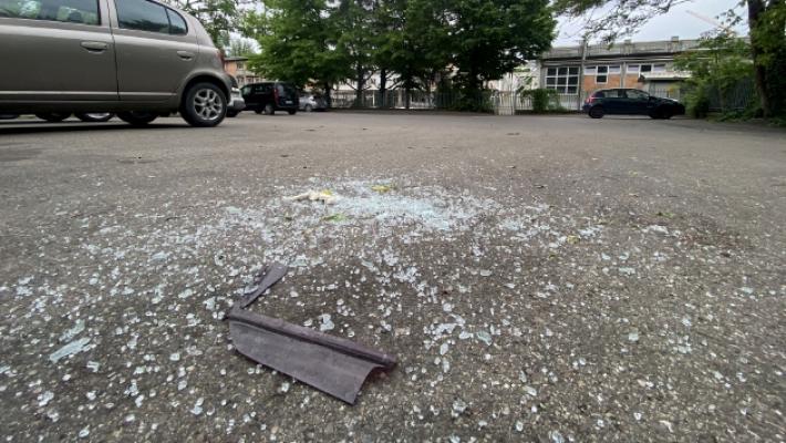 Strage di finestrini tre le auto in sosta nel quartiere Molinetto