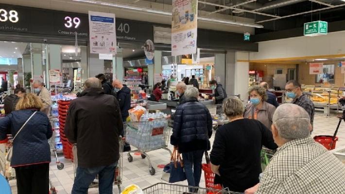 Imola, compra un involtino e ci trova dentro un dito