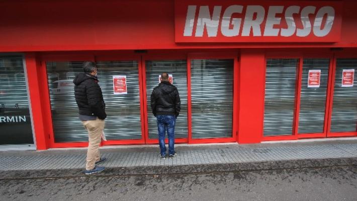 E.Romagna resta arancione, ma  la Regione alleggerisce le restrizioni : festivi e prefestivi chiuse le grandi strutture di vendita, aperte quelle medie. Negozi riaperti la domenica