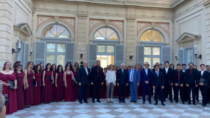I coristi parmigiani del Coro giovanile Emilia Romagna al Quirinale: «Che emozione cantare per il presidente Mattarella»