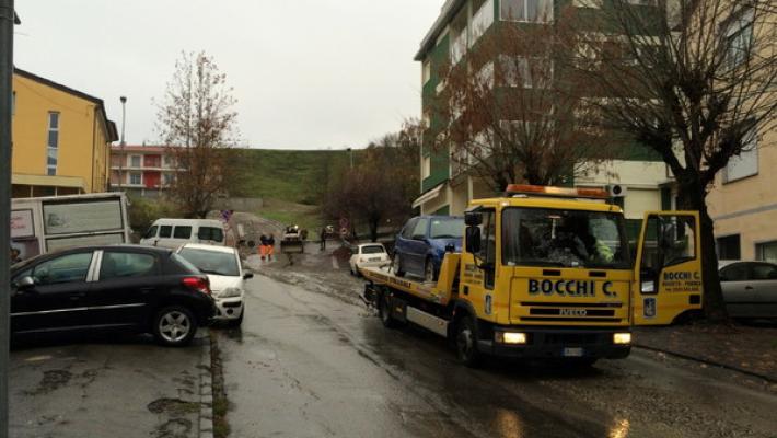 Tabiano, terra e ghiaia su viale Fidenza