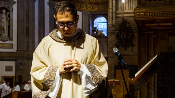 Gian Luca Bruni è diventato diacono: «Dio è venuto a scuotermi»