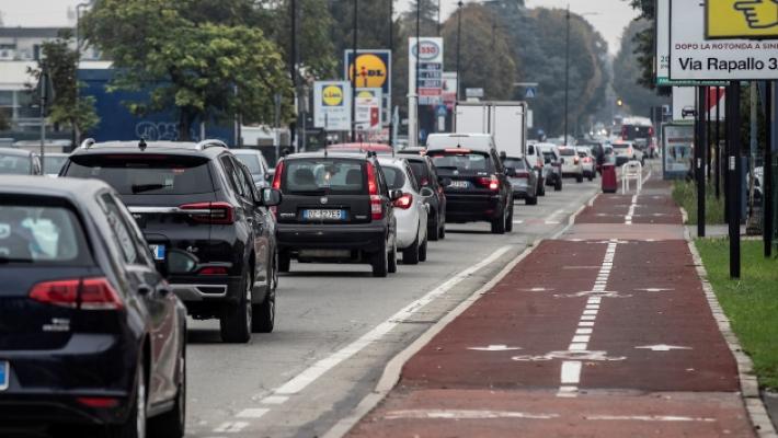 Pista ciclabile da Parma a Collecchio: previsto il taglio di 96 platani