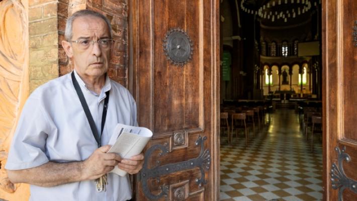 Don Mauro riapre la chiesa: «Più sicura con due telecamere»