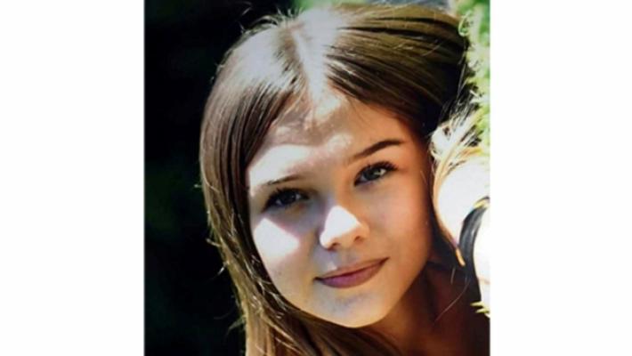 Aurora, a 13 anni giù dal balcone: le accuse all'ex. E la psicologa parmigiana Saginario consulente della famiglia