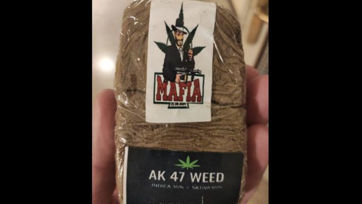 Usciva dal Parco Ducale con un panetto di 6 etti di hashish: arrestato spacciatore