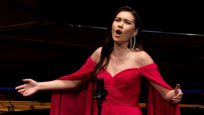 Aigerim Altynbek, super premiata a Portofino, racconta: «Dal Kazakistan a Parma per amore della lirica»