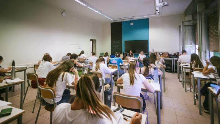 I presidi: «Stretta sulla condotta e stop ai cellulari»