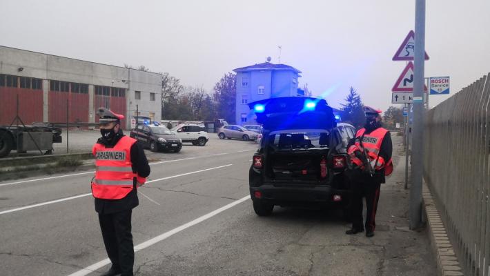 Fornovo, 19enne in auto con droga e bilancino di precisione: denunciato