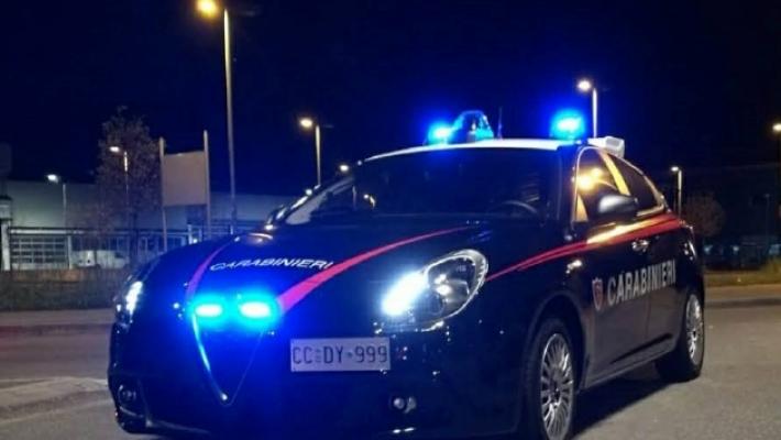 Grigliata tra amici con finale a sorpresa: auto svaligiata. Due arrestati, poi liberati