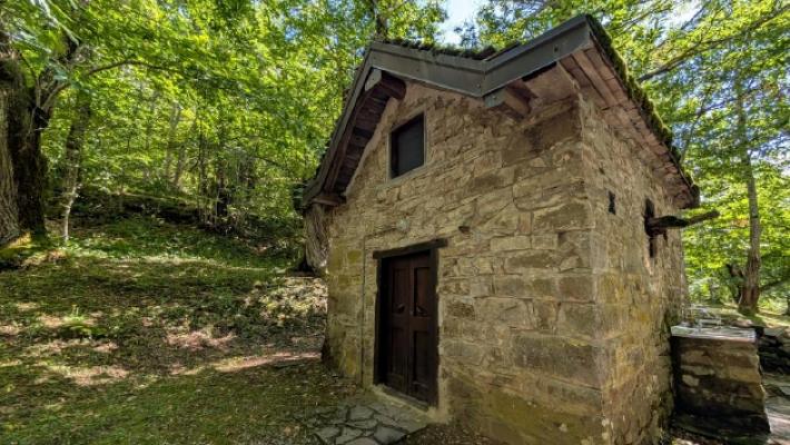 Casarola, vandali all'opera nei bivacchi della Val Bratica