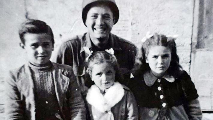  Il soldato Adler ritrova i "suoi" bambini italiani, 76 anni dopo 