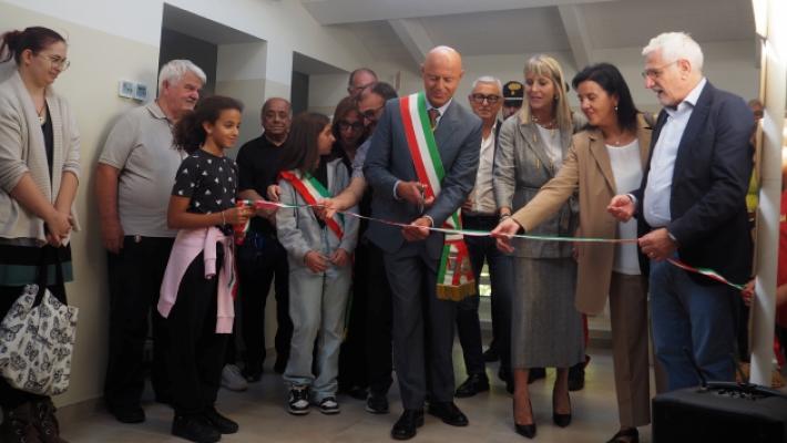 Taglio del nastro per i nuovi spazi della scuola Maestri