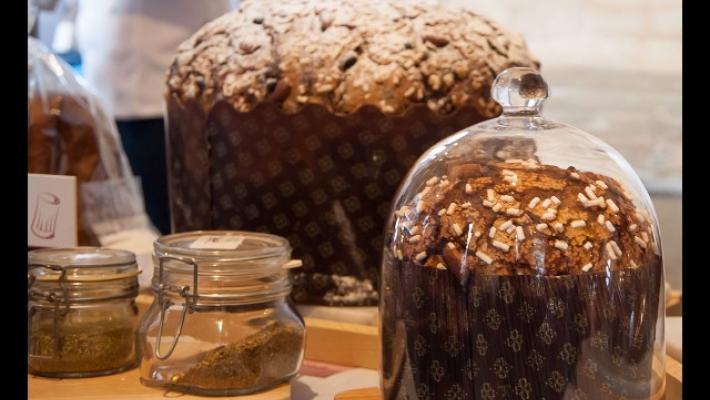 In pasticceria o fatto  in casa: panettone presente