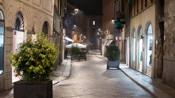 Natale e le feste in zona rossa e arancione: spostamenti e cenone, le regole per le feste. Tutto ciò che si può e che non si può fare
