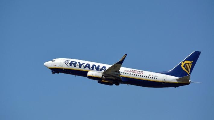 In volo mentre Speranza firmava il  blocco con la Gb, aereo atterra a Pescara: quarantena per 136