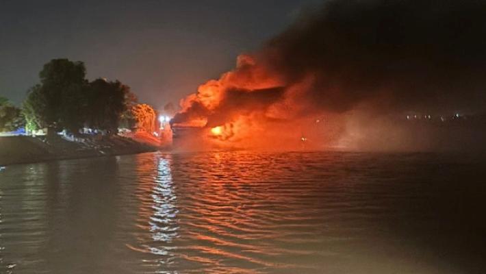 I fidentini sulla nave in fiamme: &laquo;Siamo salvi ma abbiamo perso tutto&raquo;