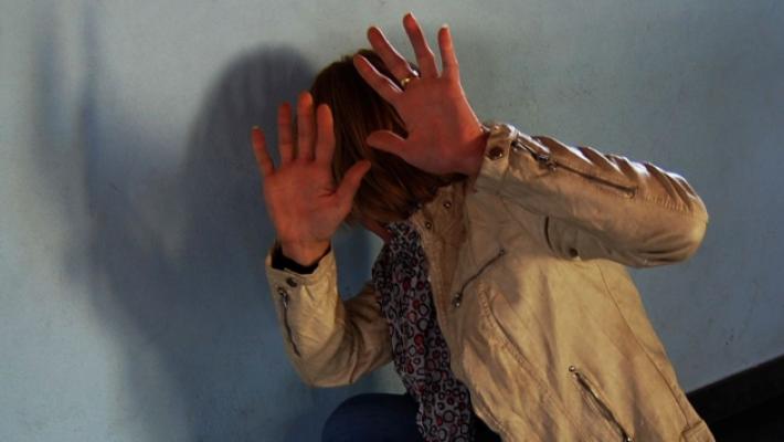 Tentò di uccidere la sorella, ma è seminfermo di mente: 21enne condannato a 6 anni