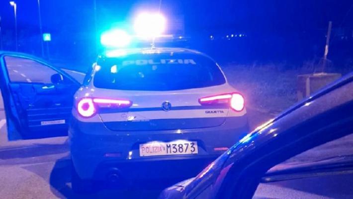 Prima il litigio dentro e fuori dal bar, poi le minacce ai poliziotti: condannato