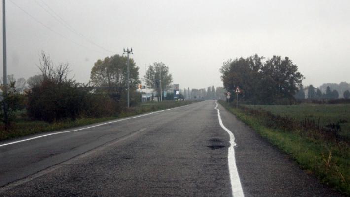 Le righe sulle strade sono storte: polemiche e tante prese in giro