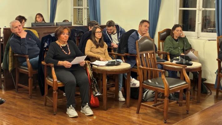 Il consiglio vota compatto: «Problema migranti, il governo intervenga»