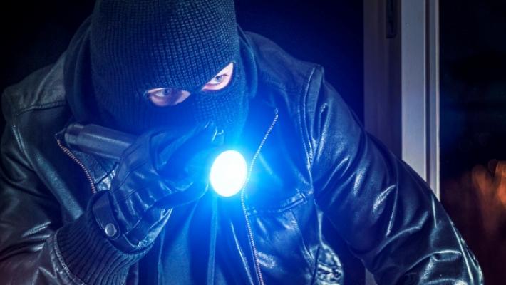 Ladri all'assalto: devastate due case