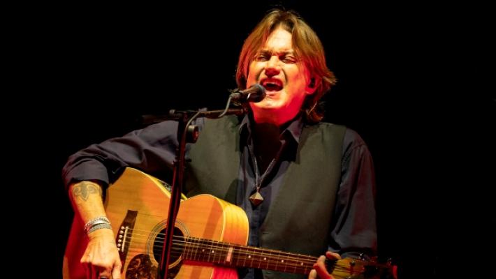 Successo di Cristiano De André con le canzoni del padre