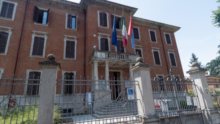 Il consiglio comunale è in ritardo, la minoranza lascia l'aula