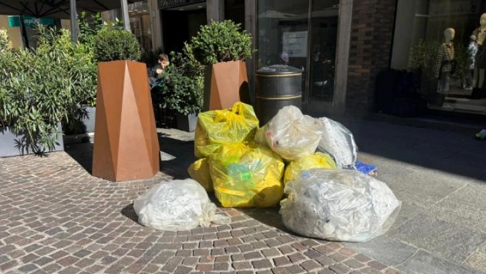 Vignali: «Rifiuti, in dieci mesi 2.501 abbandoni: bisogna tornare al cassonetto»