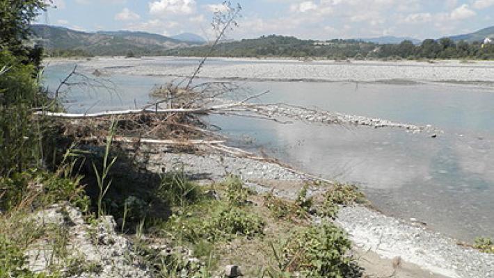 Citerna Taro,  si ferisce cadendo sul greto : soccorso e trasportato al Maggiore 